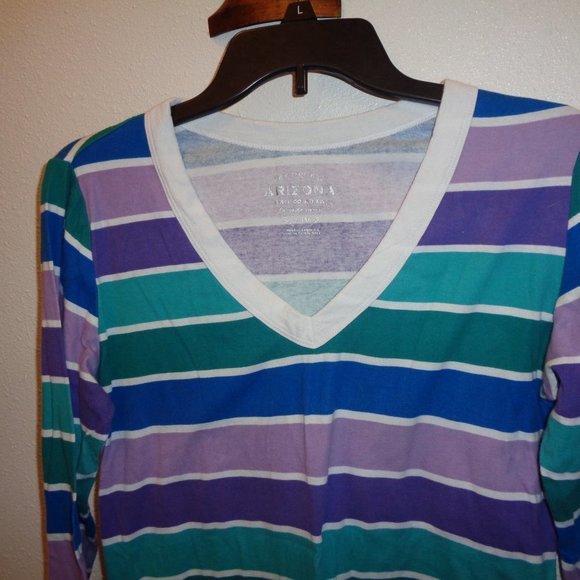 *** CLEARANCE *** Arizona Long Sleeve Top Size 1X  V-Neck - Picture 2 of 9